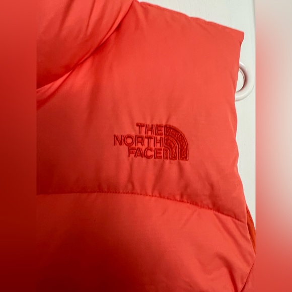 The northface orange puffer vest with 700 fill- - size M - excellent condition - Picture 3 of 6
